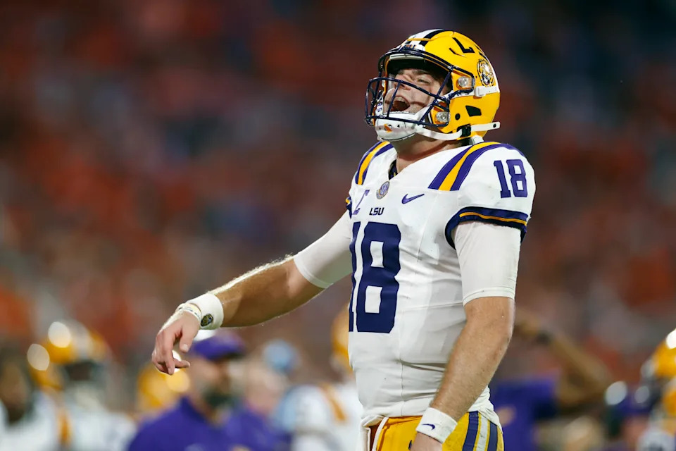 QB Garrett Nussmeier celebrates after a TD. (Joe Robbins/Icon Sportswire via Getty Images)