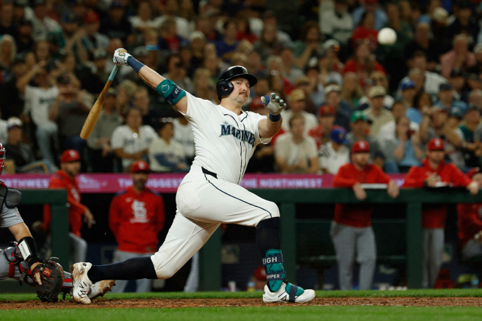 ESPN has a 78% chance of being a jersey MVP, and Raleigh said he would win, but the level of voting is different