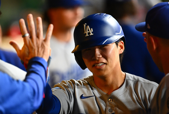 First at-bat strikeout → What's wrong with Kim Hye-sung as a substitute? Coach Roberts, who brought up the platoon, lost his composure amid the team's sluggish performance