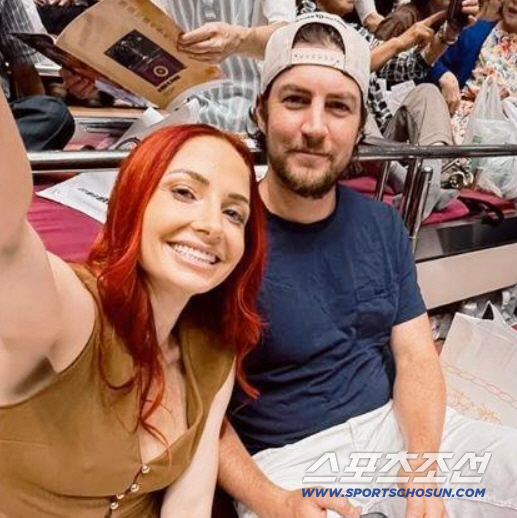 A foreign pitcher with the highest annual salary of 6 million was suspended for more than a month, canceled due to his condition just before starting the second division, and watched the sumo game the day before