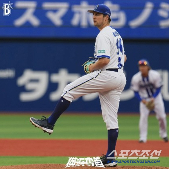 A foreign pitcher with the highest annual salary of 6 million was suspended for more than a month, canceled due to his condition just before starting the second division, and watched the sumo game the day before