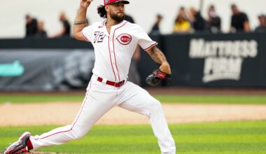 Cincinnati Reds option Reiver Sanmartin, recall Lyon Richardson