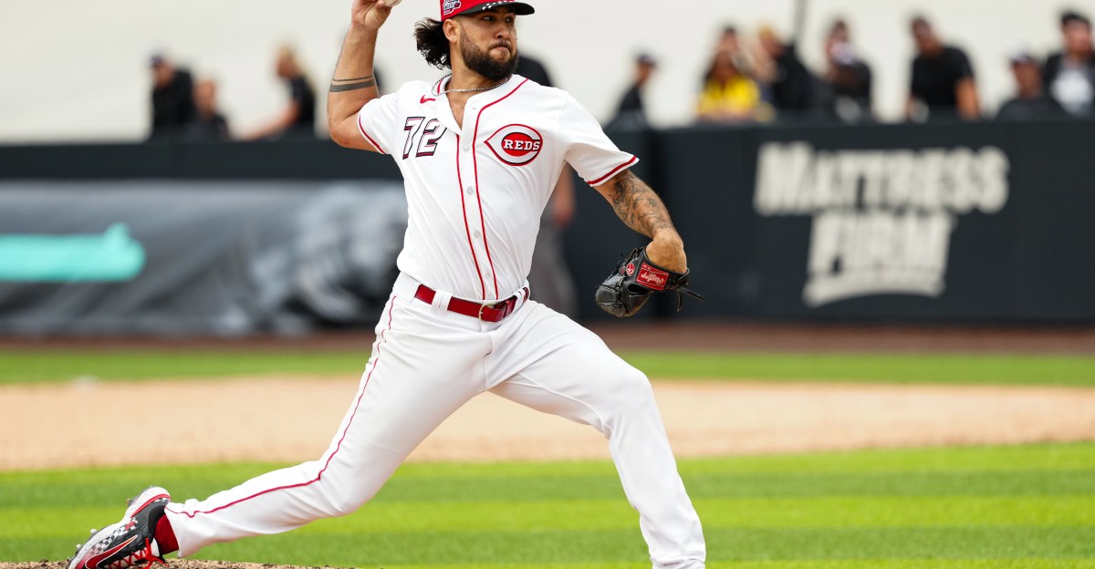 Cincinnati Reds option Reiver Sanmartin, recall Lyon Richardson