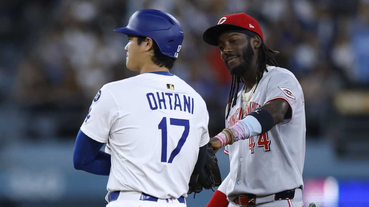 Who won the regular season series?