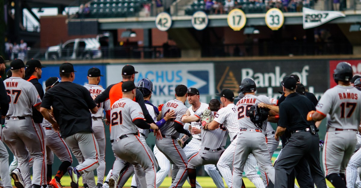 Giants hold on for 7-4 win after two starters ejected in the 1st
