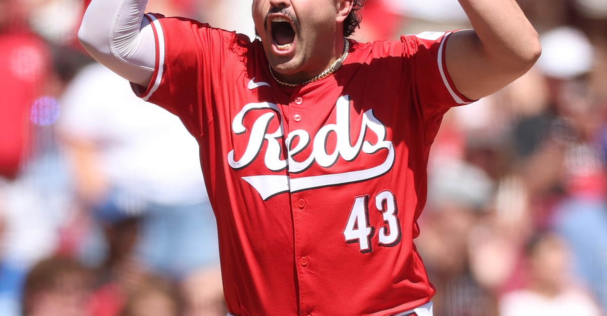 Resilient Reds walk off Blue Jays in 5-4 thriller