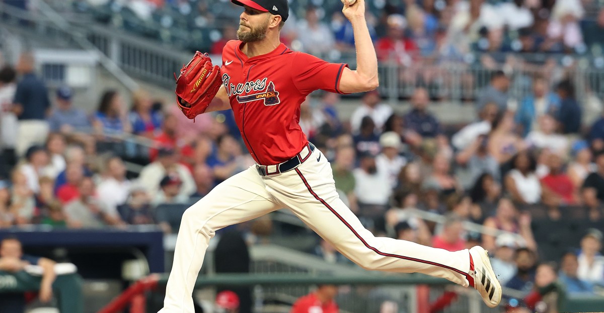 Chris Sale dominates, bats come to life late in 4-1 win.