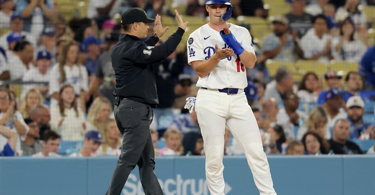 Dodgers news: Will Smith scratched from start with right hand soreness