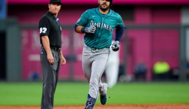 Mariners winning streak ends, Cal Raleigh fan catches home run ball