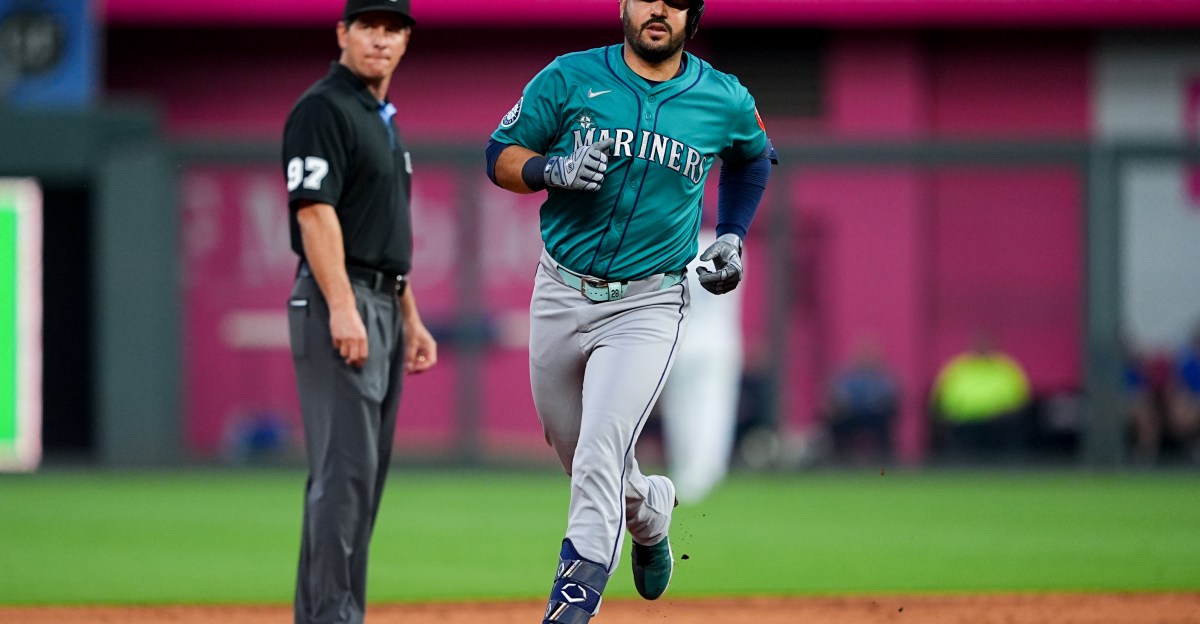 Mariners winning streak ends, Cal Raleigh fan catches home run ball