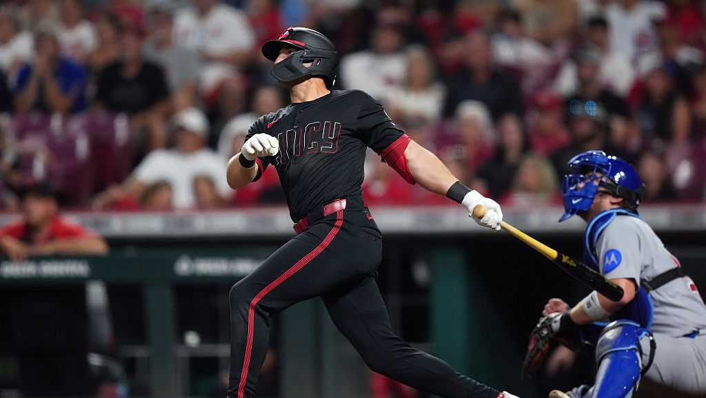 Spencer Steer hits 2 of the Reds’ 5 homers in a 7-4 win over the Cubs