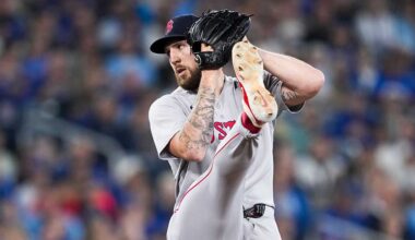 Crochet pitches 8 sharp innings, Yoshida and Narváez homer as Red Sox beat slumping Blue Jays 7-1