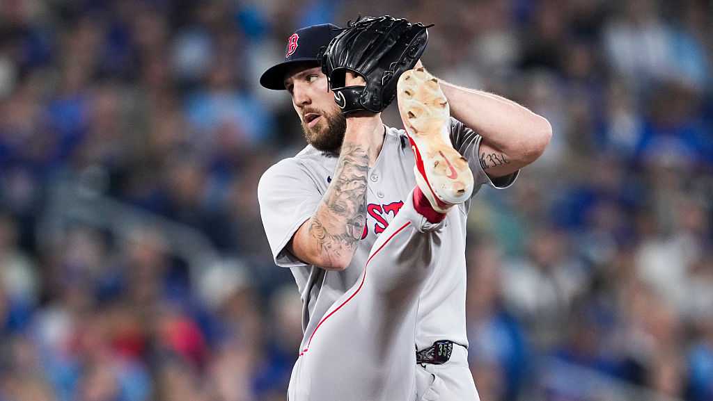 Crochet pitches 8 sharp innings, Yoshida and Narváez homer as Red Sox beat slumping Blue Jays 7-1