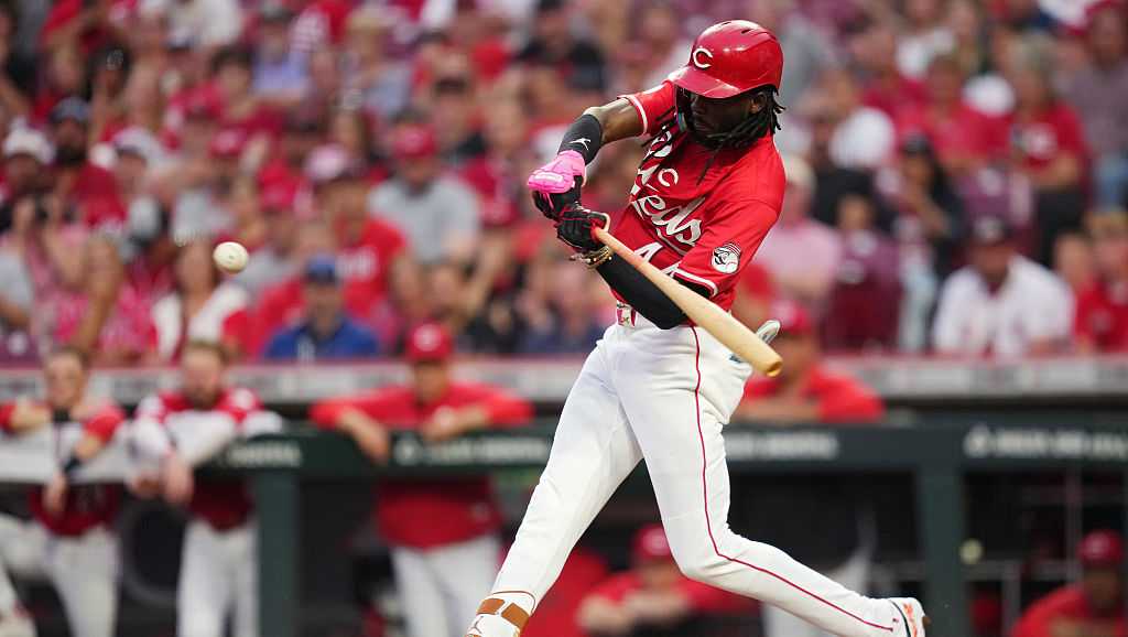 Reds can’t erase early deficit, lose to Pirates as wild card chase continues