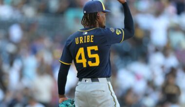Brewers match franchise record with tight win over Padres
