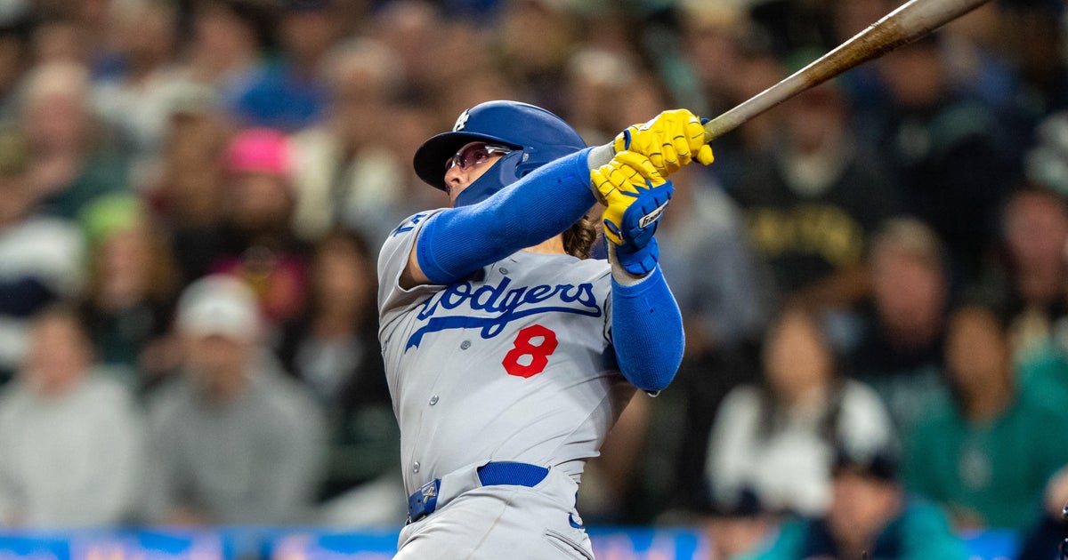 Kiké Hernandez hits go-ahead double in 9th to lift Dodgers past Mariners, 5-3