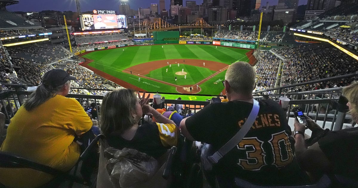 Pirates celebrating fans during final homestand of the season – WPXI