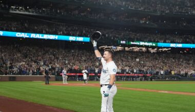 Cal Raleigh hits his 60th home run of the season, becoming the 7th MLB player to achieve the feat – KIRO 7 News Seattle