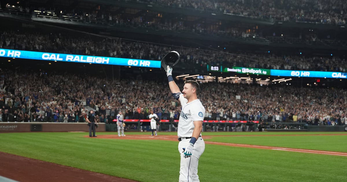 Cal Raleigh hits his 60th home run of the season, becoming the 7th MLB player to achieve the feat – KIRO 7 News Seattle