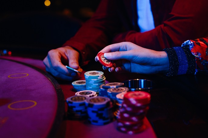 2 online influencers fined €30K each for gambling marketing