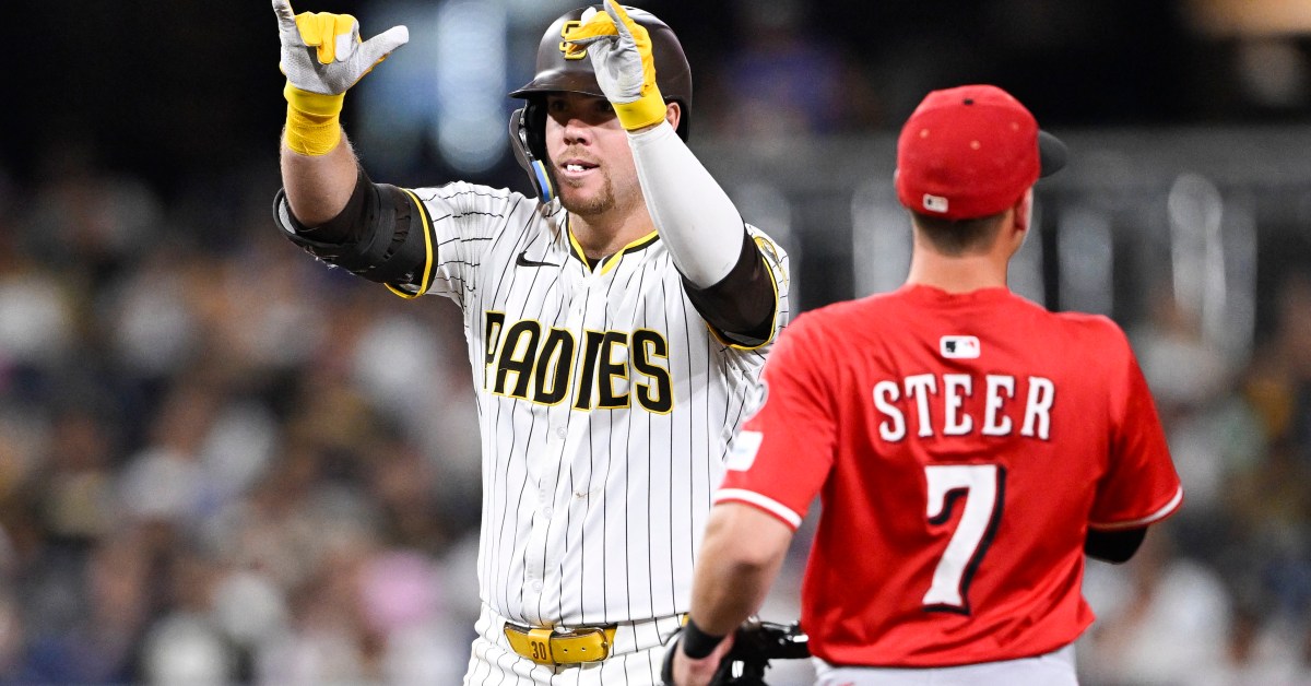 Padres get walk-off win to open series with Reds