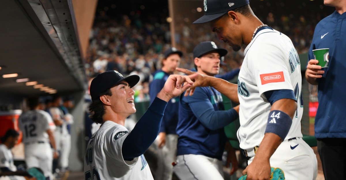 Bryan Woo’s 13 K’s Power Mariners to Eighth-Straight Win