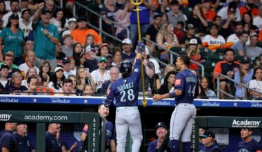 Mariners move into first place in AL West with shutout win over Astros