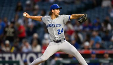 Royals offense explodes late for a 9-4 win in Los Angeles