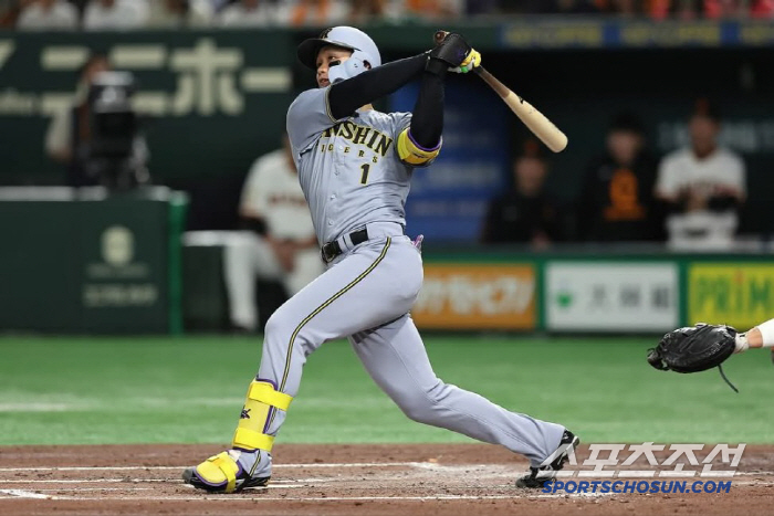 In the bottom of the 11th inning of 00 extra innings, a walk was thrown with no outs, and the closing loss manager apologized to the starting pitcher without losing a point in eight innings (Min Chang-ki's Japanese baseball)