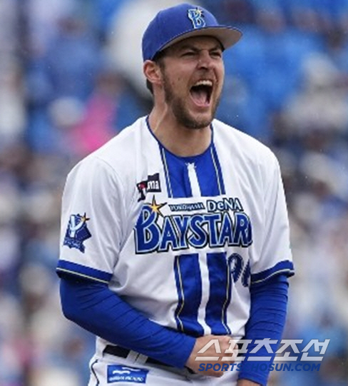 In the bottom of the 11th inning of 00 extra innings, a walk was thrown with no outs, and the closing loss manager apologized to the starting pitcher without losing a point in eight innings (Min Chang-ki's Japanese baseball)