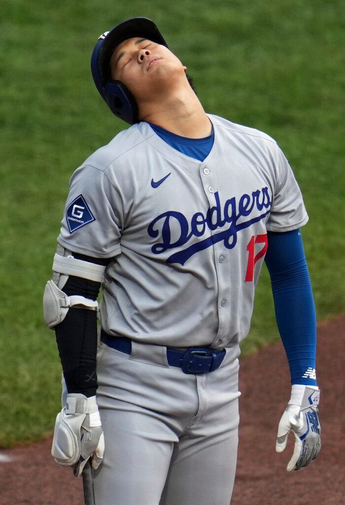 Is it because the Dodgers are becoming increasingly difficult to go straight to the DS because they said it was a super team, but they lost two consecutive games in the last place in the East?