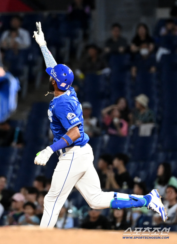 It's the first home run for a foreign hitter in 531 days? The only foreign hitter playing in the first team had a total of 19 hits, but still, Hanshin  recorded a new championship record in the shortest time