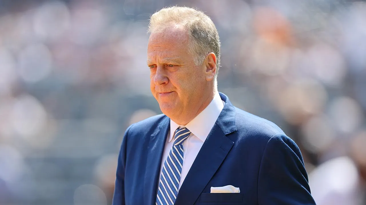 Mets supporters draw ire of Yankees voice Michael Kay