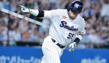 Murakami, the home run king, ranked No. 1 in annual salary of 5.6 billion won, and hit a super-special pitch, but why only one pitcher in the top 10 left for the U.S.