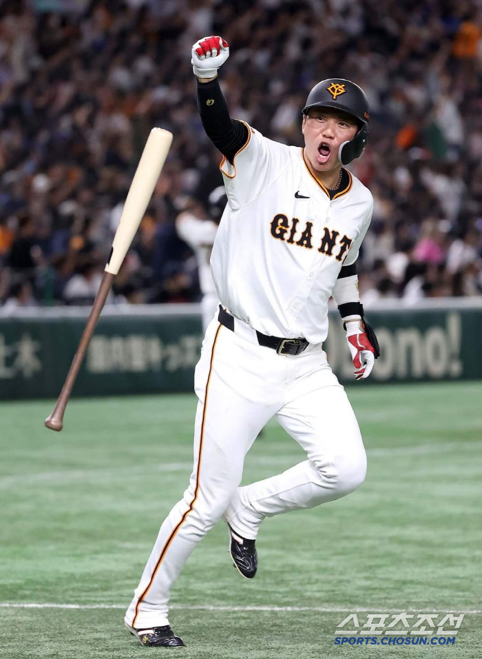 Murakami, the home run king, ranked No. 1 in annual salary of 5.6 billion won, and hit a super-special pitch, but why only one pitcher in the top 10 left for the U.S. 