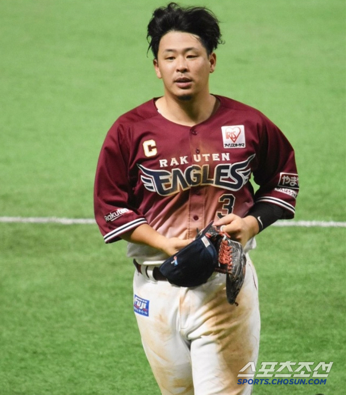 Murakami, the home run king, ranked No. 1 in annual salary of 5.6 billion won, and hit a super-special pitch, but why only one pitcher in the top 10 left for the U.S. 