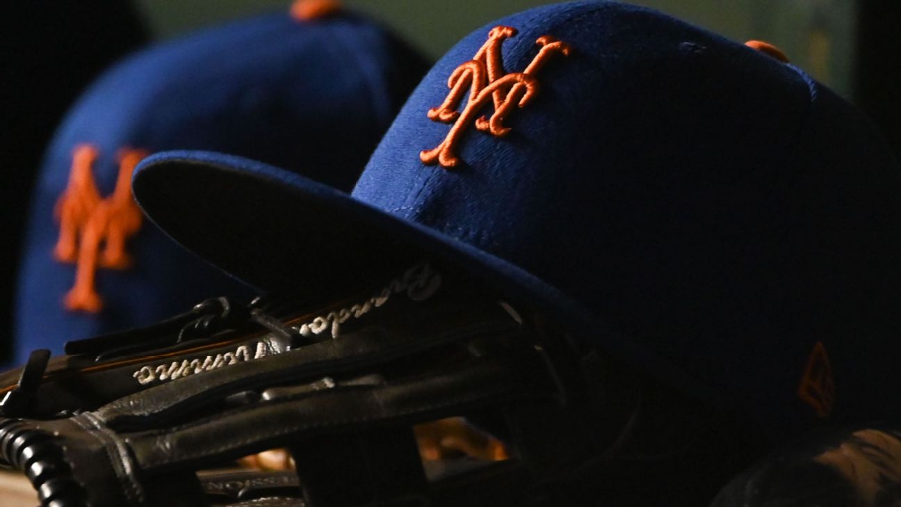 Mets' McNeil ejected after called third strike from deGrom