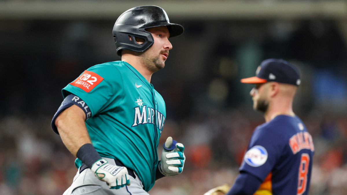 Mariners sweep Astros, Cal Raleigh homers again as Seattle takes control of AL West amid MLB playoff race