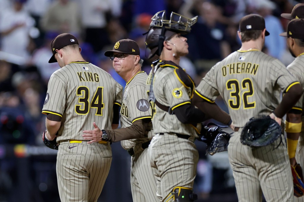 Mets hit four home runs off Michael King, rout Padres in series opener