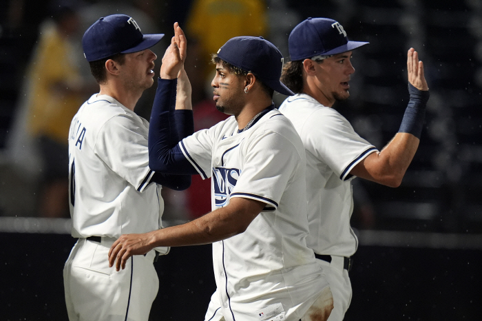 Tampa Bay, which can be solved after sending out Kim Ha-sung, the No. 1 player in annual salary, has a sharp rise in PS probability with seven consecutive wins..It's worthwhile to play shortstop as an alternative prospect