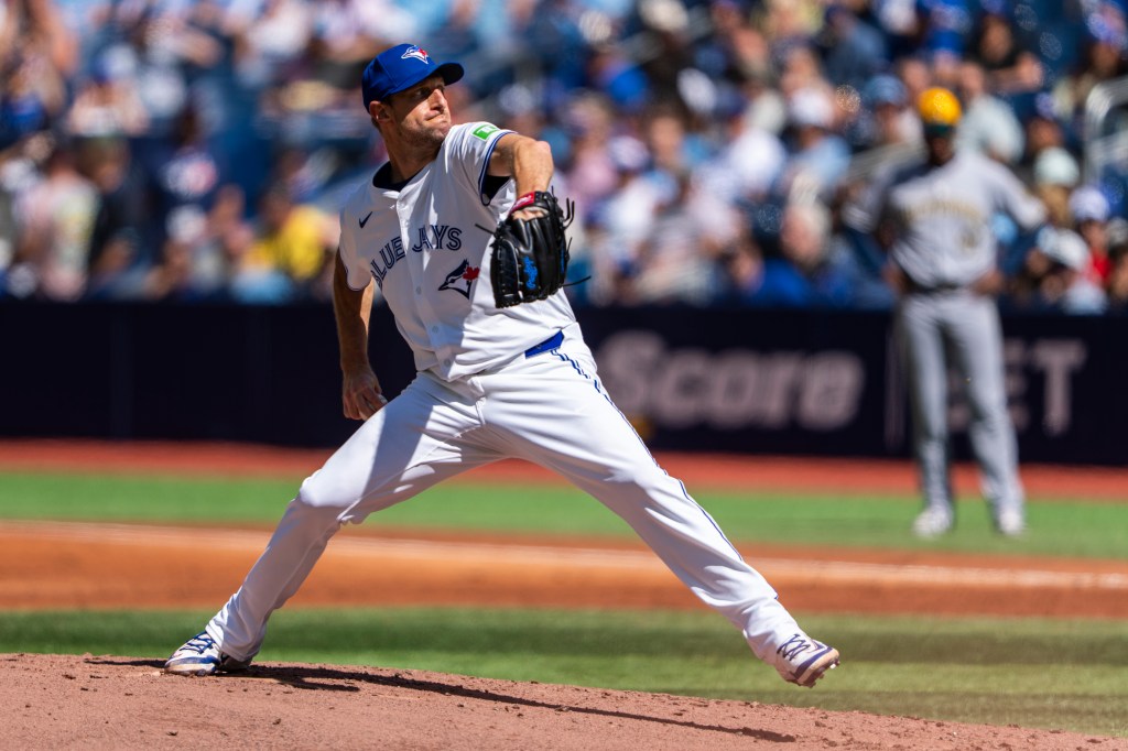 Toronto Blue Jays pitcher Max Scherzer pitching.