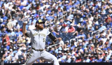 Blue Jays avoid sweep, beat ML-leading Brewers 8-4