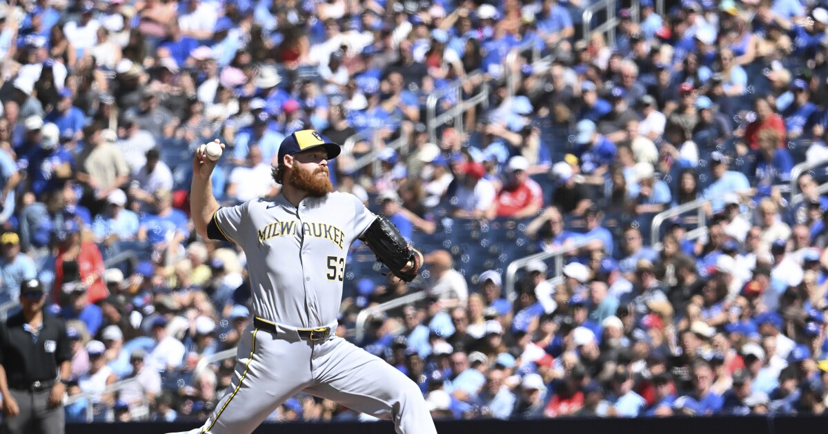 Blue Jays avoid sweep, beat ML-leading Brewers 8-4