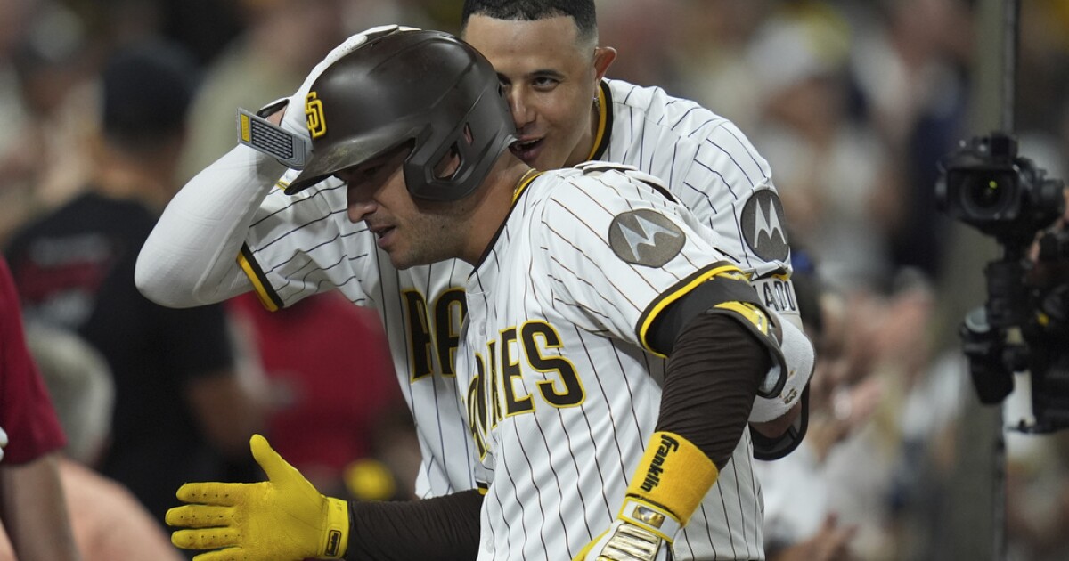 Padres clinch spot in MLB playoffs with 5-4 win
