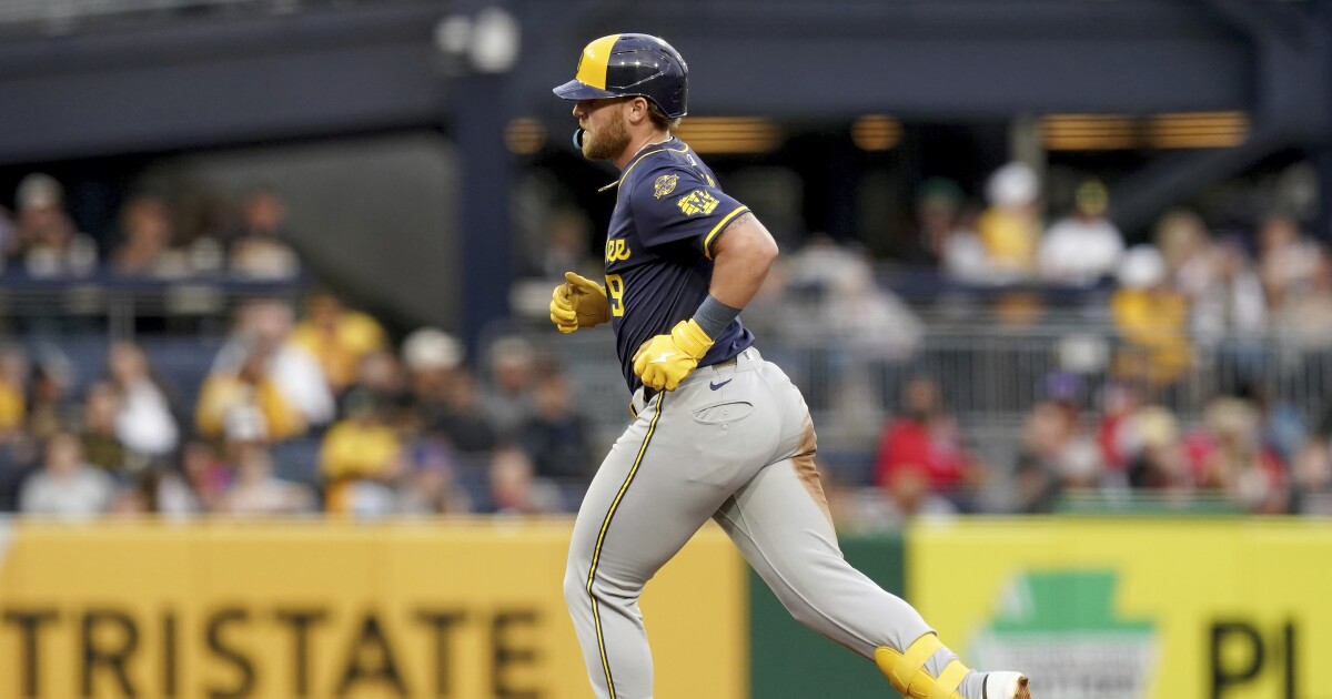 Brewers beat Pirates 4-1 Saturday night