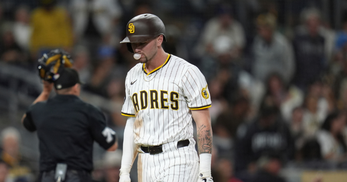 Stephenson hits tie-breaking 2-run home run in 9th to push Reds past Padres 4-2