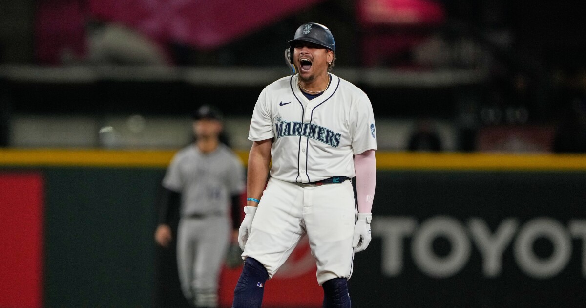 Mariners clinch playoff berth, beating Rockies on Naylor's bases-clearing double
