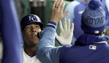 Royals break out the bats in rout of Cubs in Chicago, 12-4