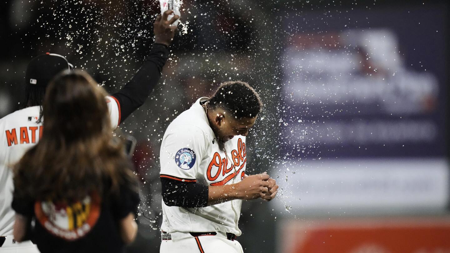 Basallo's RBI single in 11th lifts Orioles to walk-off win over Pirates
