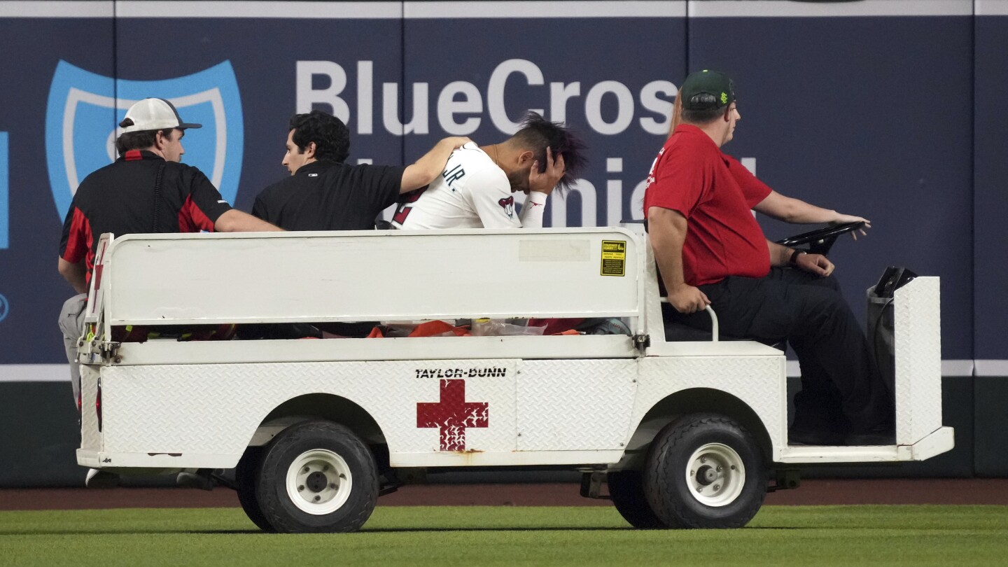 D-backs OF Lourdes Gurriel Jr. carted off field after knee injury vs. Rangers